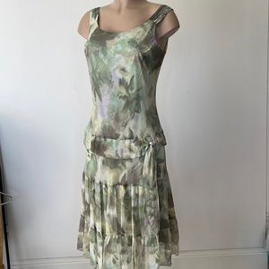 JONATHAN MARTIN Studio. Womens  midi DRESS size 6”  ( small)  💯 % silk,